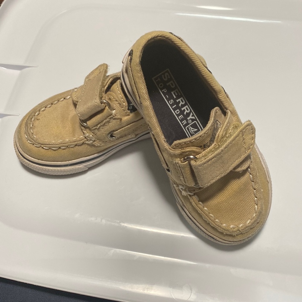 Tan sperrys